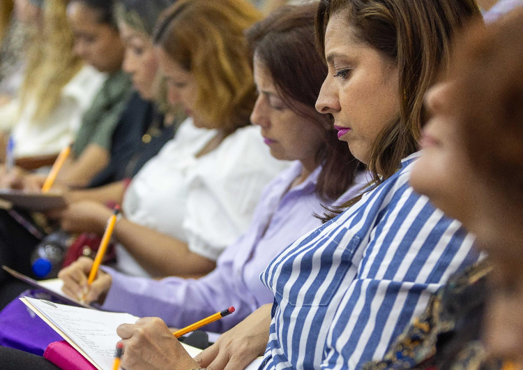 foto de portada de la publicación "Mujeres apoyando a Mujeres" taller impartido por META para emprendedoras