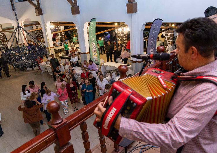 foto de portada de la publicación TipiBingo: Tradición, música y alegría en su primera edición