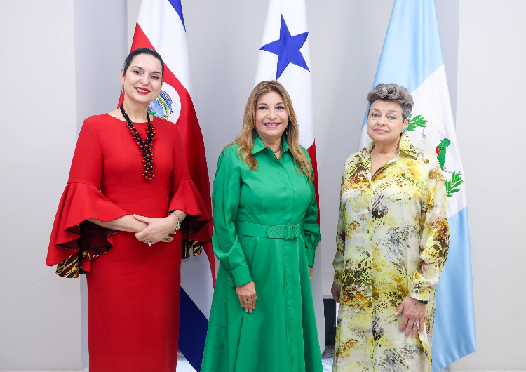 foto de portada de la publicación Primera Dama de Panamá recibe a sus homólogas de Guatemala y Costa Rica en un encuentro de trabajo de la Alianza ALMA