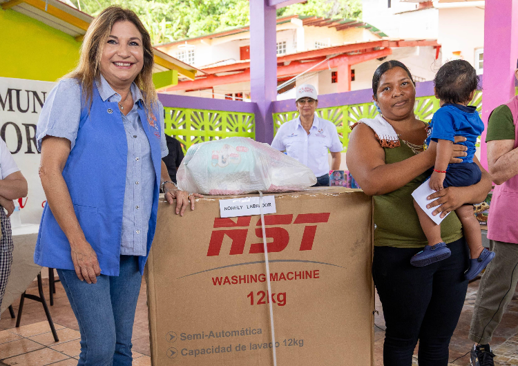 foto de portada de la publicación Un compromiso que cruza mares: la Primera Dama visita la isla de Otoque