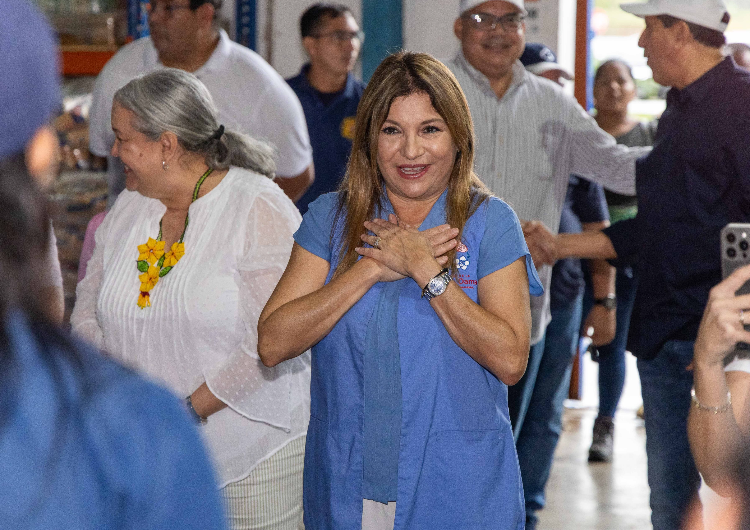 foto de portada de la publicación Entregamos 6,000 botellas de agua en Azuero: una acción de empatía y compromiso