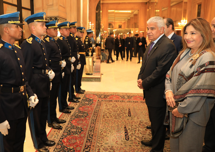 foto de portada de la publicación Primera Dama y Presidente reciben a cadetes panameños becados en Argentina