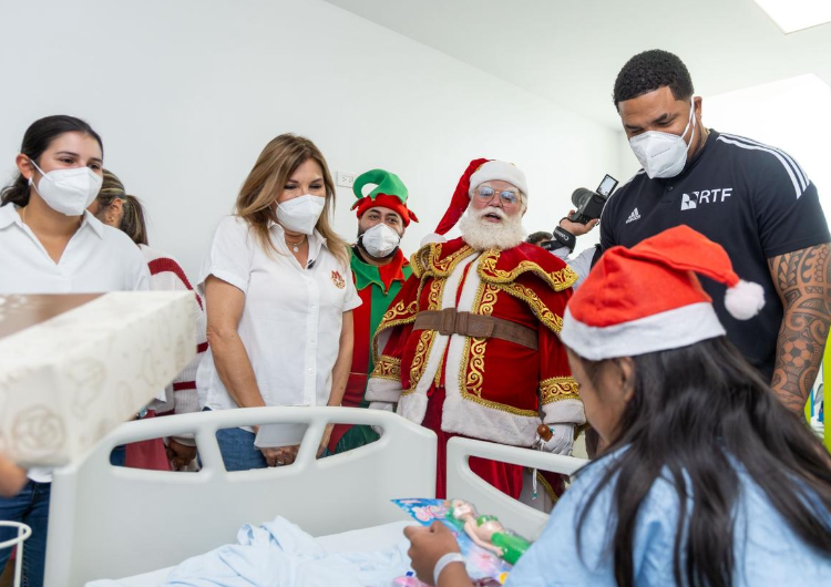 foto de portada de la publicación Visita navideña al Hospital Pediátrico de la Ciudad de la Salud