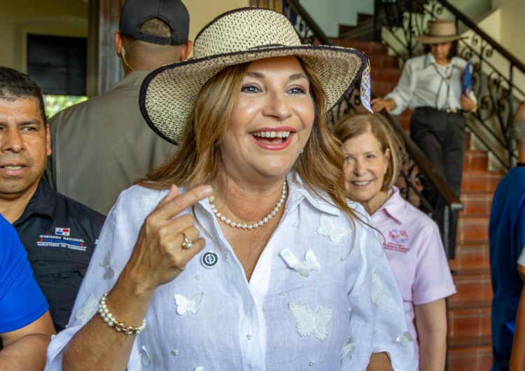 foto de portada de la publicación Entrega de donaciones realizada en la Gobernación de Coclé como parte de una jornada de atención social