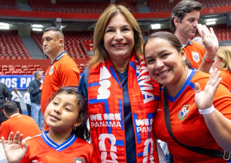 foto de portada de la publicación Presidente y Primera Dama respaldan a la Selección Nacional desde la Arena Roberto Durán