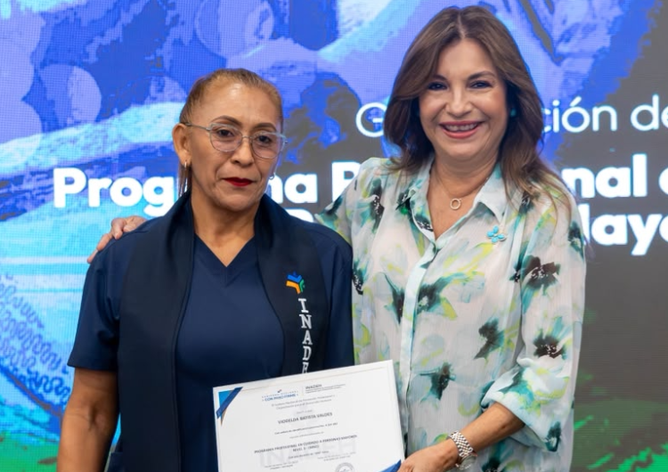 foto de portada de la publicación Primera generación de cuidadores de adultos mayores culmina su formación en el INADEH