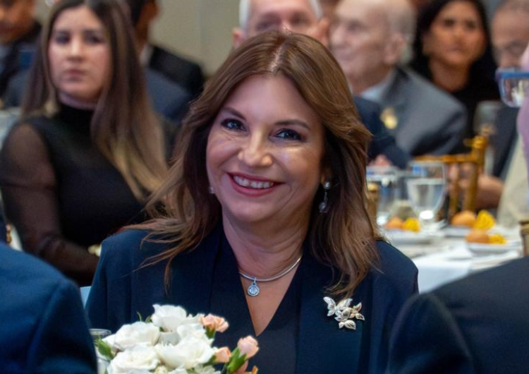 foto de portada de la publicación Primera Dama acompaña al presidente en la Cena Anual por la Libertad Económica de APEDE