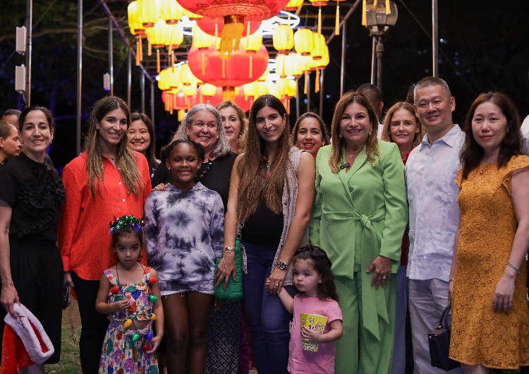 foto de portada de la publicación El ‘Festival de Linternas Chinas’ ilumina el Parque Omar con cultura, tradición y unión