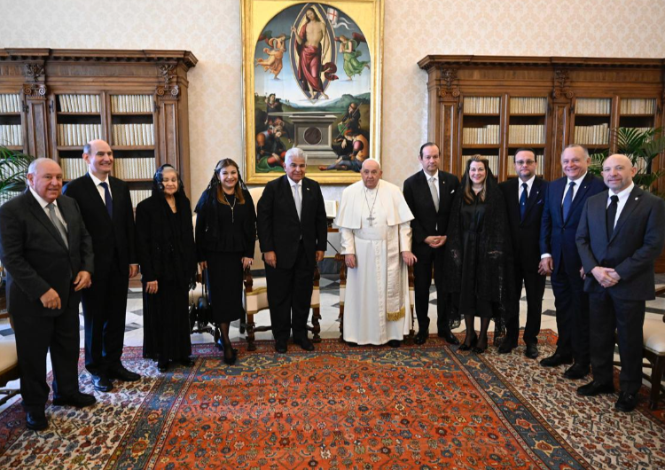 foto de portada de la publicación El Papa Francisco recibe a la Primera Dama de Panamá en audiencia junto al Presidente Mulino