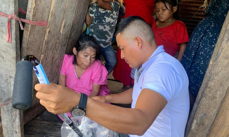 Despacho de la Primera Dama entrega ayudas a personas con necesidades especiales en Herrera y Bocas del Toro