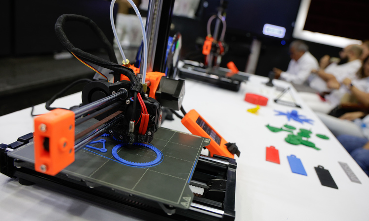 BAISA y APROB suministran impresoras 3D a 20 centros educativos del país