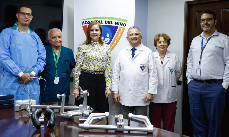 Despacho de la Primera Dama entrega donación de  equipo médico al Hospital del Niño 